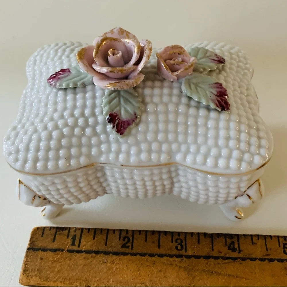 Porcelain trinket box